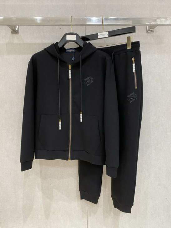 Picture of LV Sweater Suits _SKULVM-3XLxetr4440860